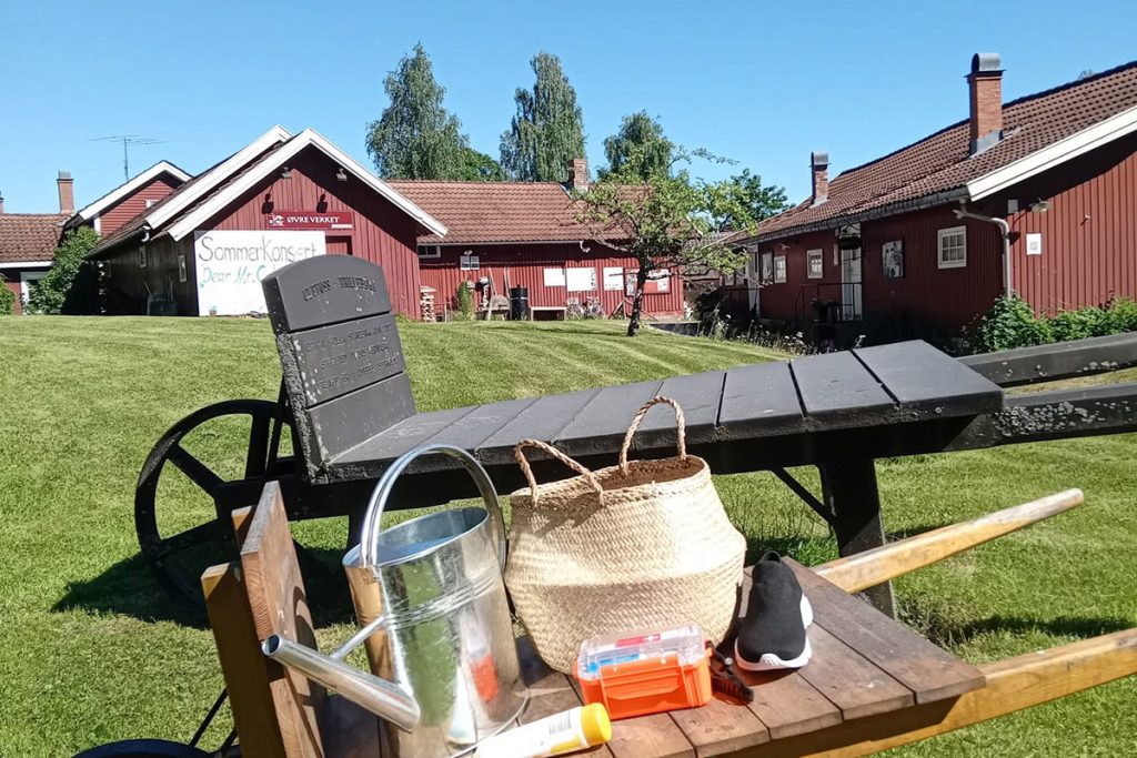 Klok kone, landhandler og tjenestepike har flyttet inn på Øvre Verket! v 3